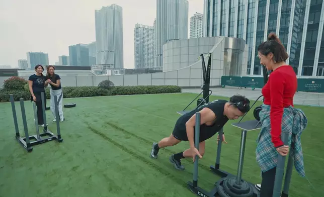 咪睇何沛珈玩到S晒身形咁，其實佢好渣！想知有幾渣，梗係要睇節目啦。