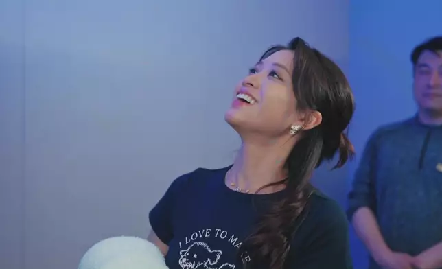 但林凱恩就食晒花生。