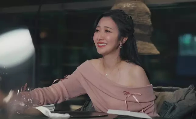 呢間好難Book枱嘅Fine Dining食到兩位姐姐進入忘我狀態。