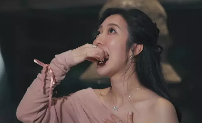 呢間好難Book枱嘅Fine Dining食到兩位姐姐進入忘我狀態。