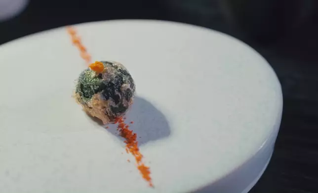 何沛珈食呢粒嘢個樣幸福到哩！到底咩咁好食。