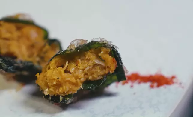 何沛珈食呢粒嘢個樣幸福到哩！到底咩咁好食。