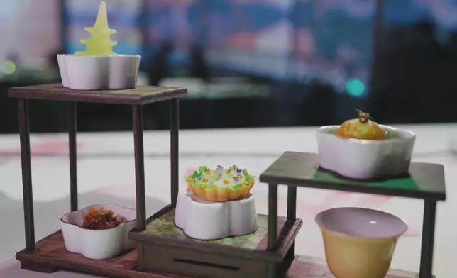 呢餐飯有得食有表演睇之餘，仲可以感受內地七省嘅文化。