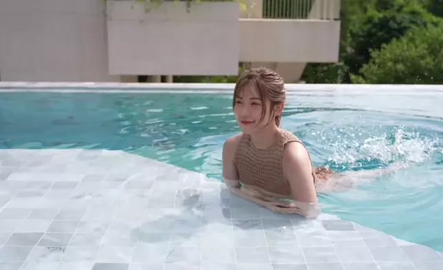 玻璃底的泳池設計。