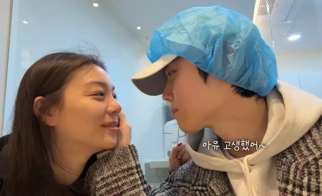 崔時訓見Ailee檢查後的辛苦模樣亦非常心疼。影片截圖