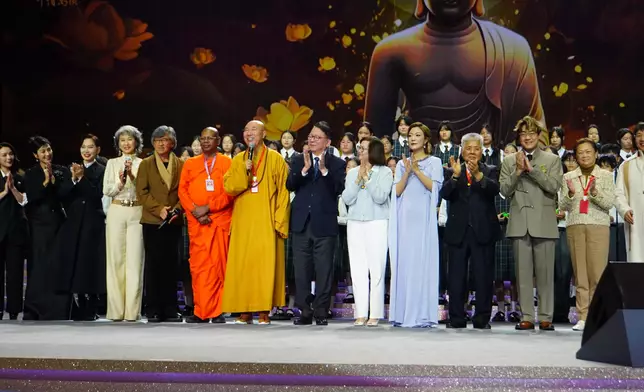 Ramon喜與譚詠麟、林子祥、葉蒨文、鄺美雲、陳潔靈等樂壇前輩同台。