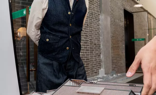 集坦言親見其舊居時大為感動：「舊時唔知道呢度係咁靚咁大嘅！」