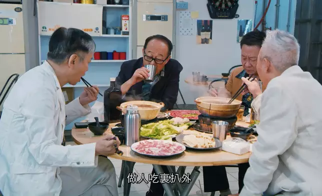 昨晚一集《守誠者》重現《無間道II》經典「四大家族」打邊爐場口。