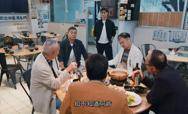 後尾連「山雞」陳小春都過嚟「踩場」，網民大讚係兩套經典港產電影的聯乘。