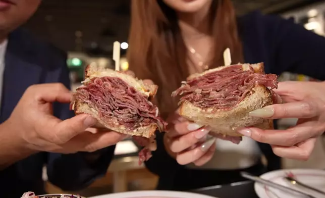 美式三文治份量驚人。