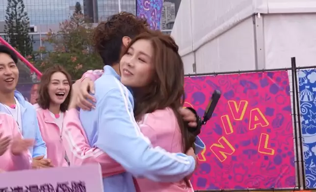 Stephanie感動即送Jacob一個「咩都得」的願望。