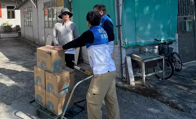 水務署表示，星期日早上順利完成坪輋路地底永久喉管接駁工程。FB圖片