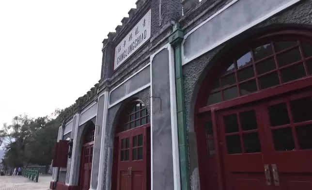 有「古跡車站」之稱的「青龍橋站」。