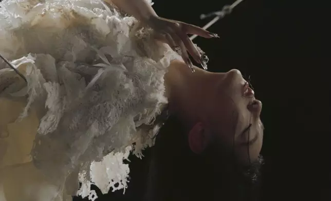 她特別感謝填詞人Oscar耐心理解其感受，將內心想法化作歌詞。