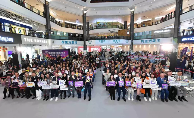 吳若希與主禮嘉賓們全場大合照。