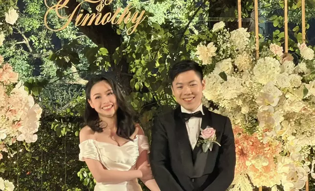 新娘子臉上掛著幸福滿溢的笑容！（圖片來源：新聞人事全面睇）