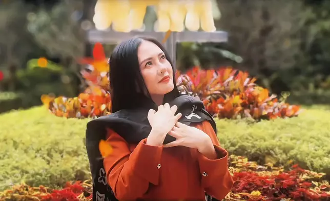 又進駐「小紅書」，不時拍片分享生活。