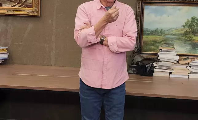 否認「淫人妻女」指控。