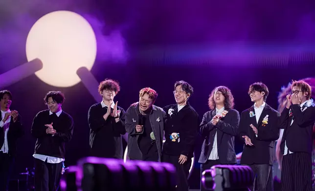 安仔哭成淚人。