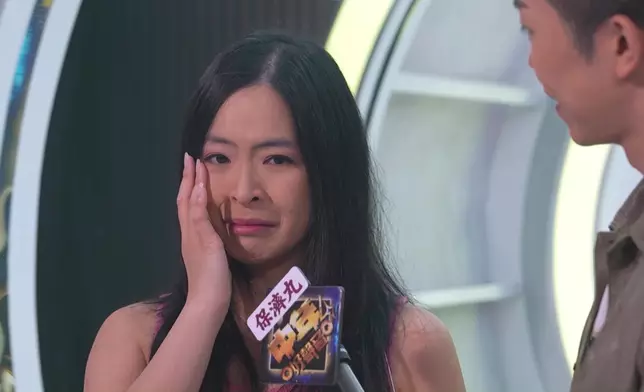 許美琪談及感謝一直支持的丈夫時感動落淚。