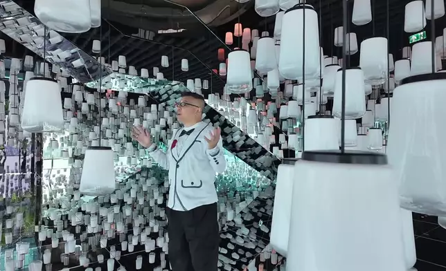 鏡子世界及燈世界極其壯觀。