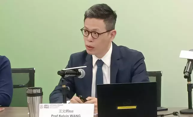 香港大學李嘉誠醫學院助理院長王文炳。巴士的報記者攝