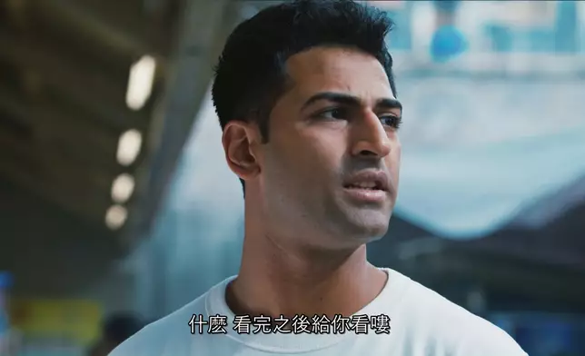 成家宏劇中便服Look。