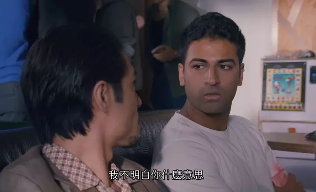 成家宏劇中便服Look。