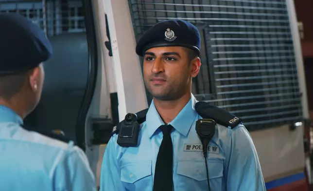 成家宏警察制服Look都好睇。