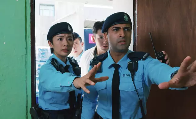 成家宏警察制服Look都好睇。