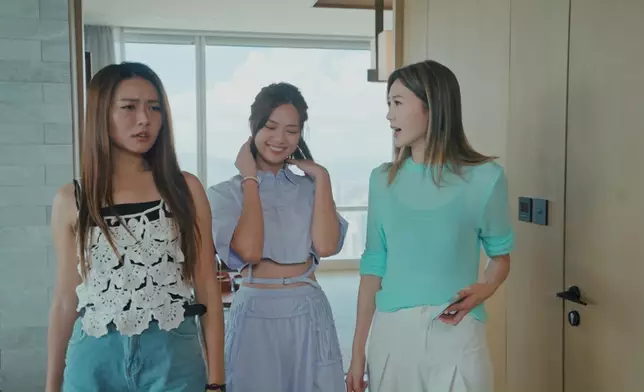 游游個酒店房Fashion Show勁正。