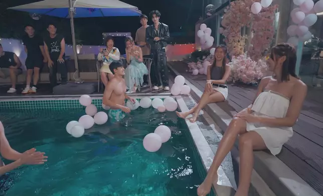 呢個Poolside Party氣氛勁熱鬧。