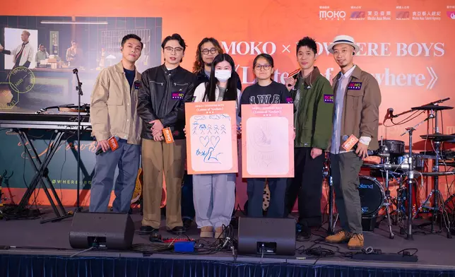 與歌迷玩了兩個遊戲