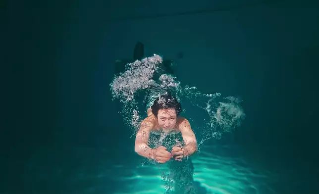 呢位就係網紅「男美人魚」教練。