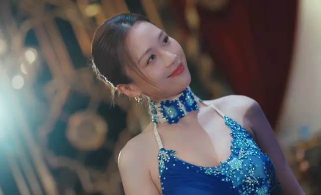 何沛珈於學跳國標舞期間大晒一字馬。