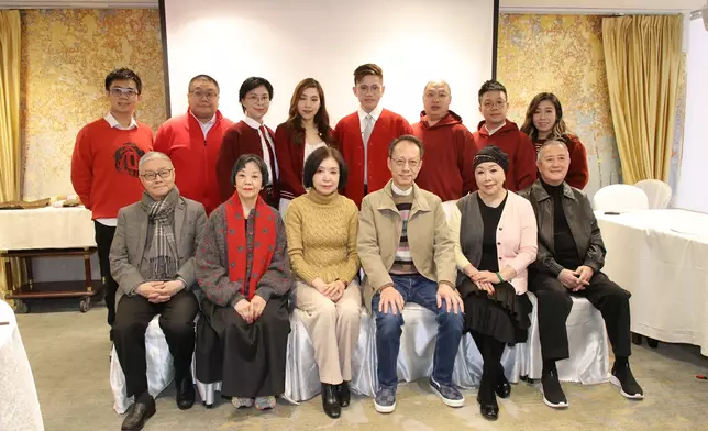 後排（左至右）：温曜聲、郭啟煇、文華、謝曉瑩、譚穎倫、劍麟、吳立熙、周洛童 前排（左至右）：阮兆輝、高麗、王超群、李龍、南鳳、吳仟峰