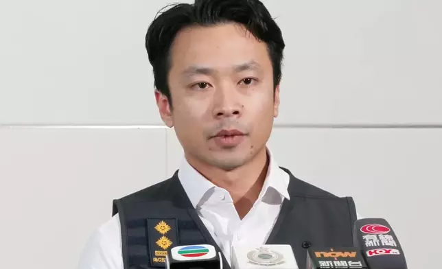 海關毒品調查科毒品調查第二組高級調查主任吳子傑向傳媒講述案件詳情。香港海關FB