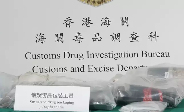 檢獲的懷疑製毒工具。香港海關FB