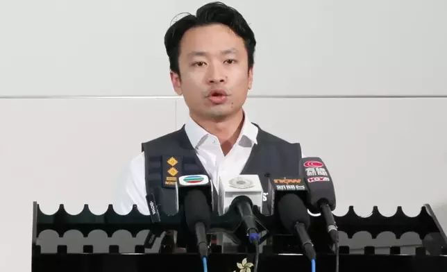 海關毒品調查科毒品調查第二組高級調查主任吳子傑向傳媒講述案件詳情。香港海關FB