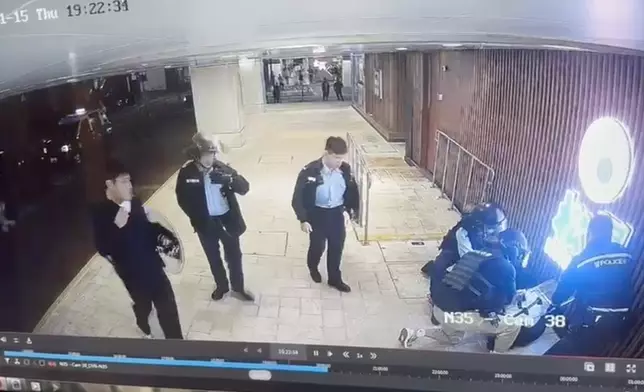 其他警務人員到場增援。