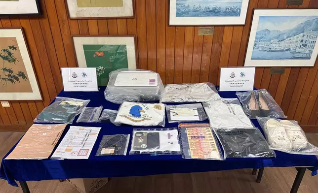 警方拘1女 ，涉11宗「假冒官員」騙案。