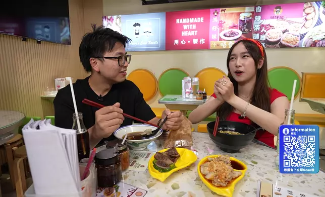 暉哥對兩款小食讚不絕口。