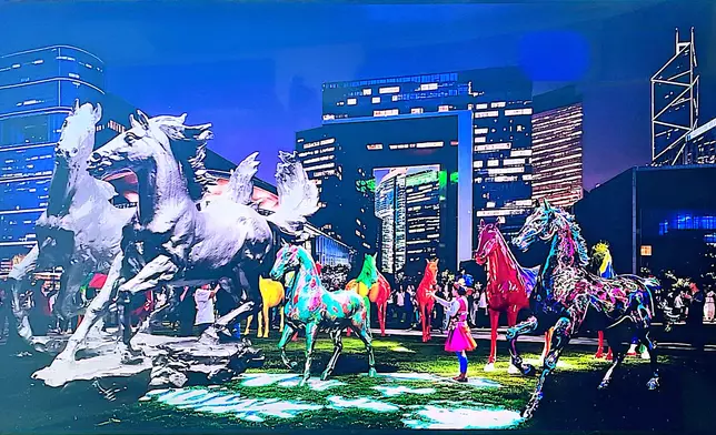 「馬到功成耀香江」的馬年煙花匯演。巴士的報記者攝