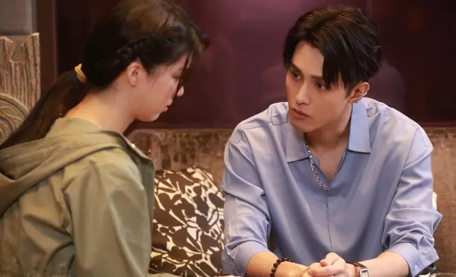 何廣沛陳曉華主演單元「假面人不認妻」反轉位勁多，對白亦寫得相當好。