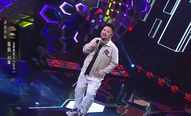 43歲音樂製作人羅陽，演唱《頭髮亂了》。