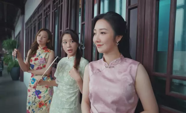 「旗袍三美」配以咁唯美嘅茶點同埋靚景，正。