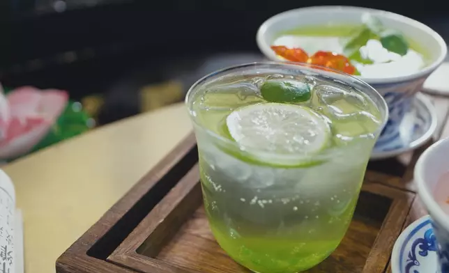 「旗袍三美」配以咁唯美嘅茶點同埋靚景，正。