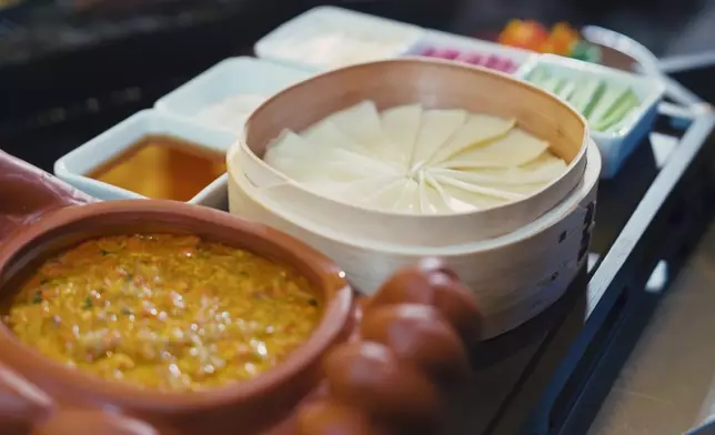 「旗袍三美」配以咁唯美嘅茶點同埋靚景，正。