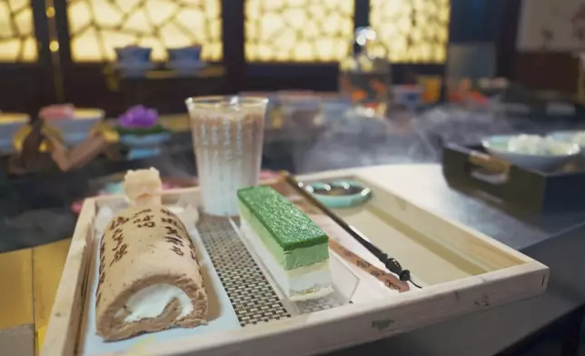 「旗袍三美」配以咁唯美嘅茶點同埋靚景，正。