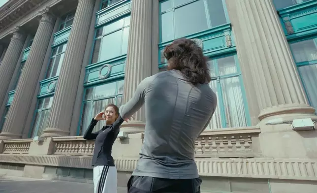 呢位型男係咪好有魅力先。